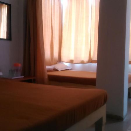 Galaxy Comforts Hotel Májszúr Kültér fotó