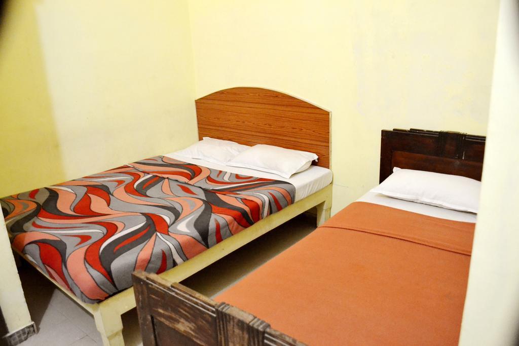 Galaxy Comforts Hotel Májszúr Kültér fotó