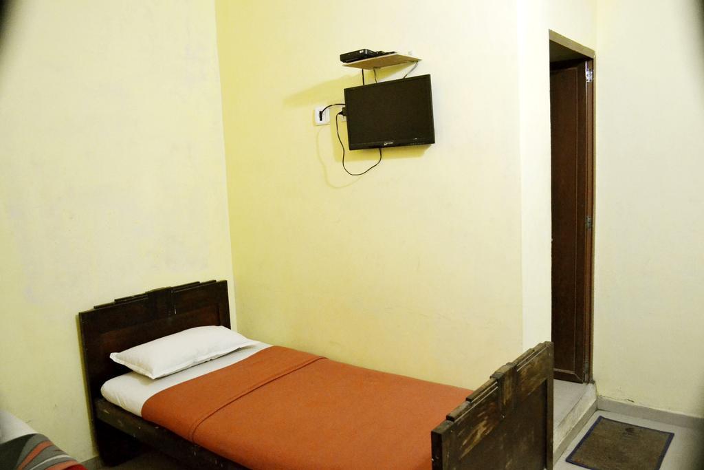 Galaxy Comforts Hotel Májszúr Kültér fotó