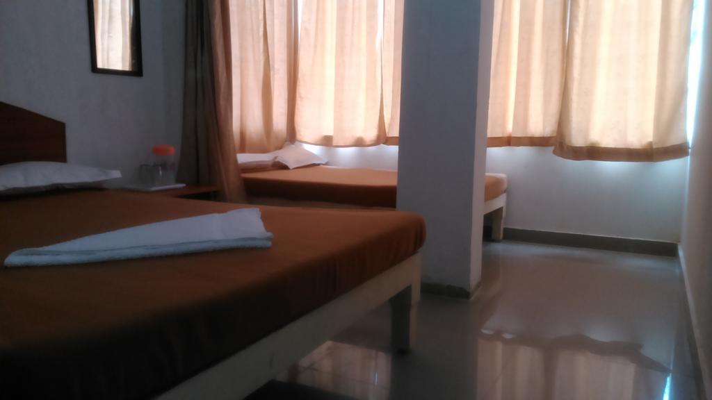 Galaxy Comforts Hotel Májszúr Szoba fotó