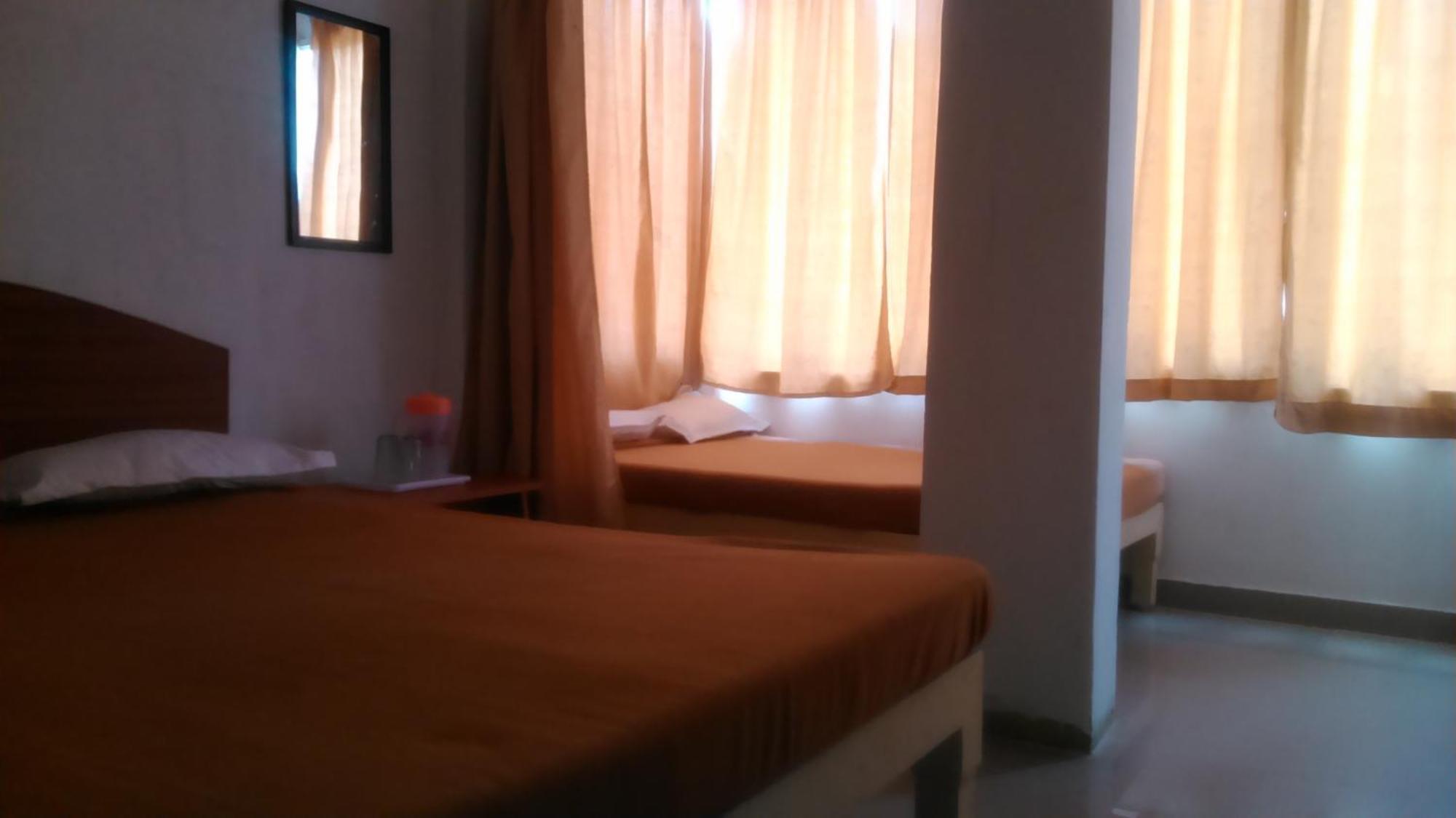 Galaxy Comforts Hotel Májszúr Kültér fotó